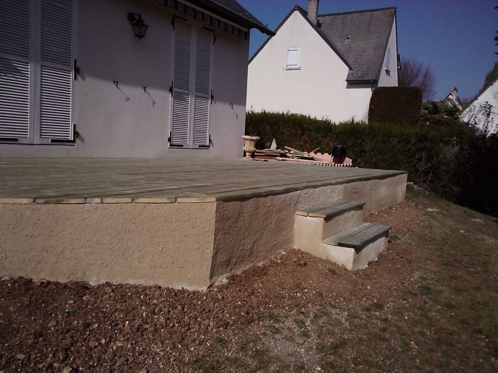Terrasse en bois sur dalle en béton par Entre Pierres et vert